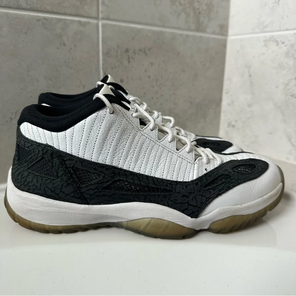 Nike Air Jordan 11 XI Retro Sneaker Size 11.5 Men